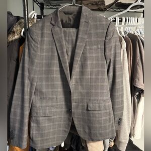 Grey Check 2-piece Suit - Kenneth Cole Reaction - 36S - 30x32